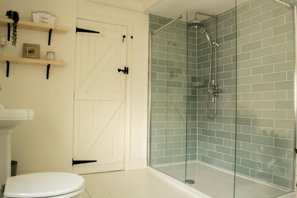 Lovely 3 Bed House In The Heart Of Cheltenham Exterior foto